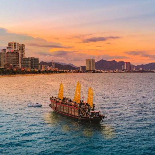 Emperor Cruise Nha Trang – Sunset Party & Luxurious Dinner