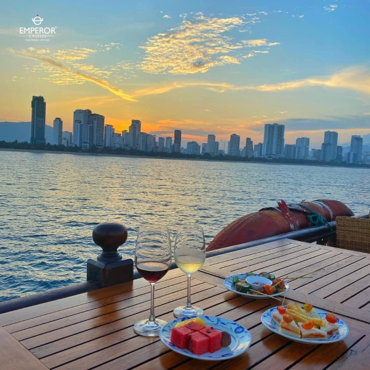 Emperor Cruise Nha Trang – Sunset Party & Luxurious Dinner