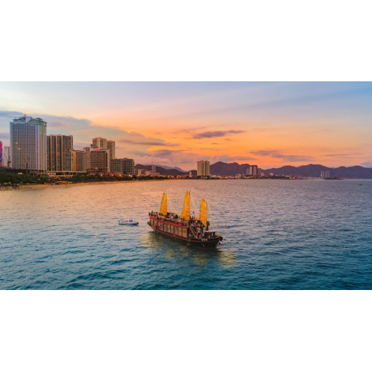 Emperor Cruise Nha Trang – Sunset Party & Luxurious Dinner